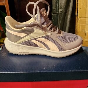 Reebok Womens 7 Light Gray With Light Pink